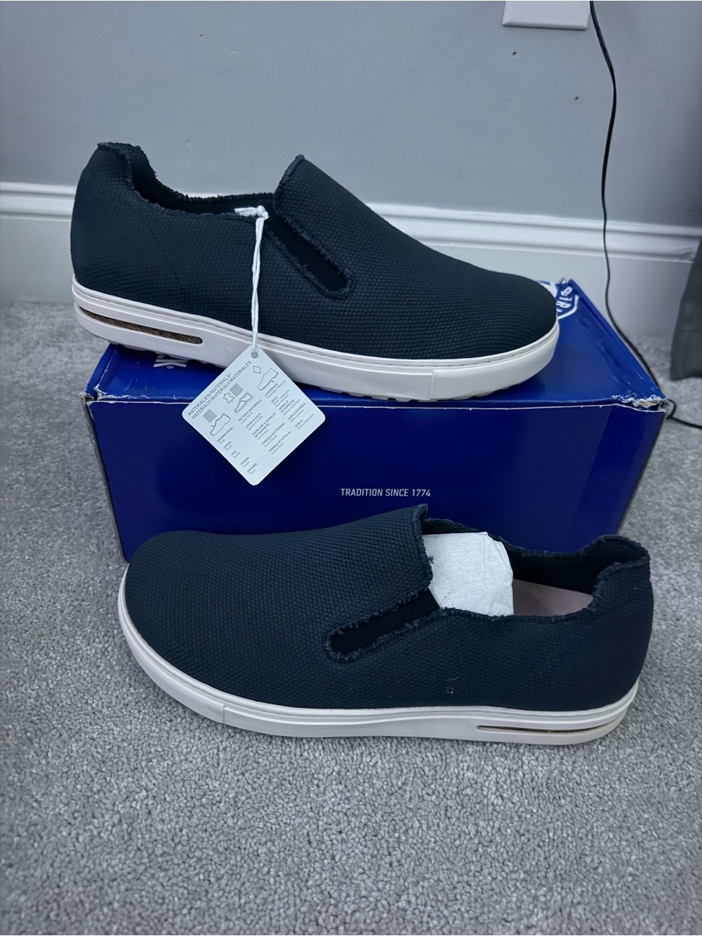 Men's Slip-On Canvas Sneakers in Black-TW
